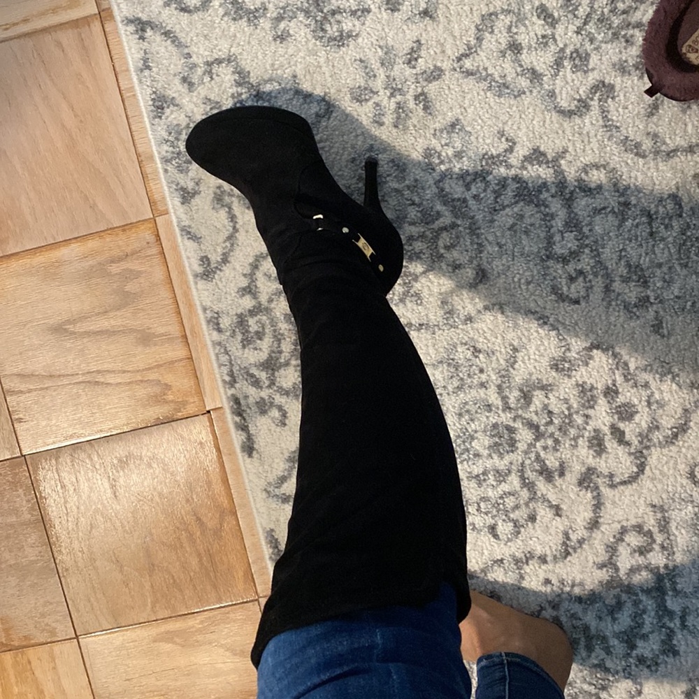 Black boots - Picture 8 of 9